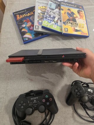 Play 2 completa , con dos mandos y cuatro juegos