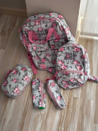 Kit escolar floral: mochilas, neceser, estuches ..