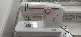 Maquina de coser con un sólo uso