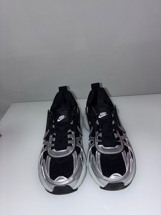 Zapatillas Nike sim estrenar Negras y Plateadas