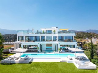 Chalet en alquiler en El Padrón - El Velerín - Voladilla en Estepona