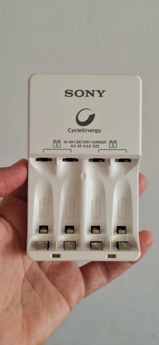 Cargador SONY CycleEnergy AA AAA Ni-MH