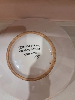 Fuente de porcelana decorada
