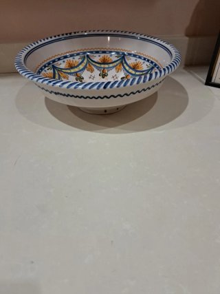 Fuente de porcelana decorada