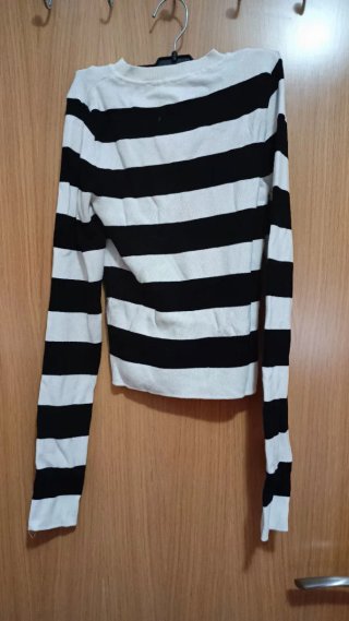 Top en descuento a rayas blanco y negro
