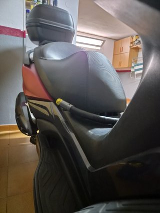 Kymco Superdink 350i Maxi Scooter