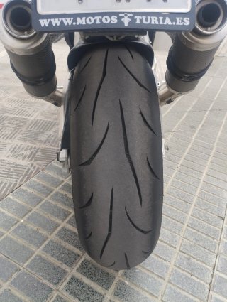 Aprilia Tuono 1000R Negra y Dorada