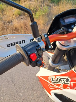 Moto UM DSR 125 Supermotard