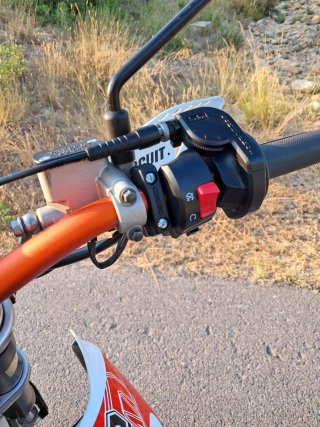 Moto UM DSR 125 Supermotard