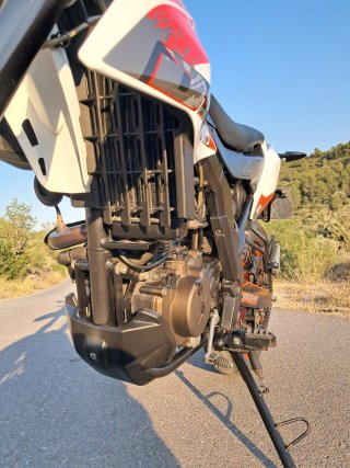 Moto UM DSR 125 Supermotard