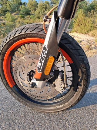 Moto UM DSR 125 Supermotard