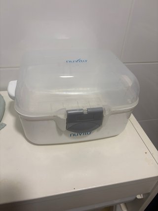 Esterilizador de biberones Nuvita y secador