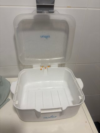 Esterilizador de biberones Nuvita y secador