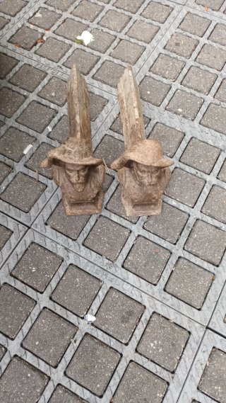 Antiguos apliques de hierro fundido