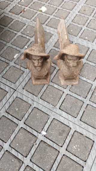 Antiguos apliques de hierro fundido