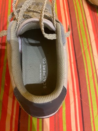 Zapatillas deportivas con calavera