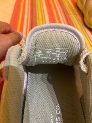 Zapatillas deportivas con calavera