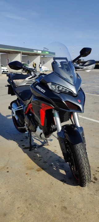 Ducati Multistrada gris y roja