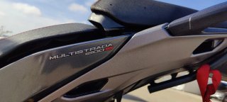 Ducati Multistrada gris y roja
