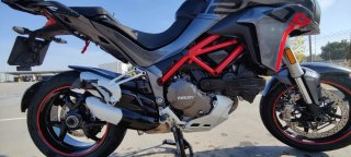 Ducati Multistrada gris y roja
