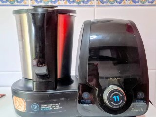 Robot de cocina con accesorios