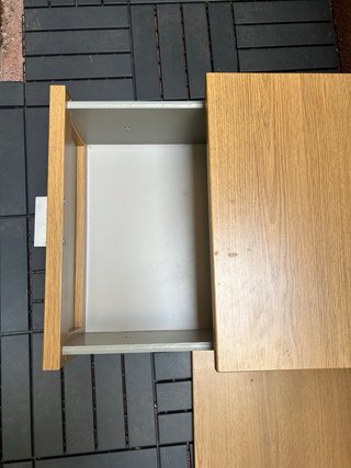 Mesitas de noche de madera. En buen estado
