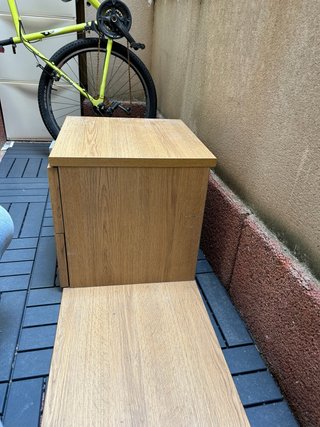 Mesitas de noche de madera. En buen estado
