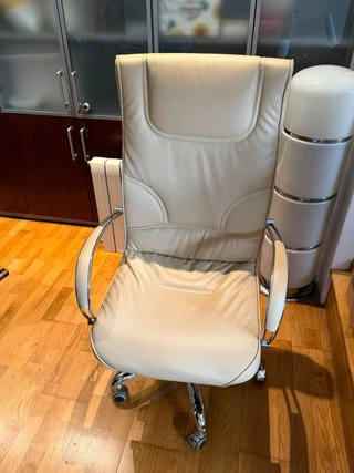Silla de oficina con ruedas