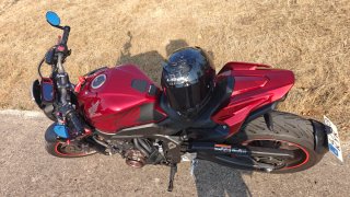 Honda CB650R Naked Roja full