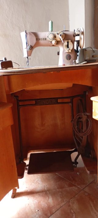 Máquina de coser Singer antigua