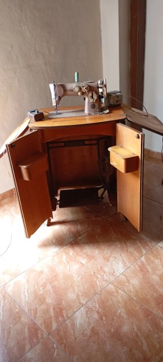 Máquina de coser Singer antigua