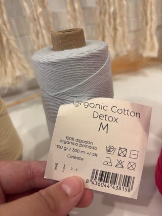 Ovillos de Organic Cotton Detox CASASOL y aguja.
