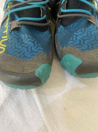 Zapatillas La Sportiva Negras y Azules