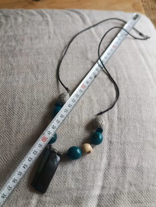 Collar artesanal con colgantes