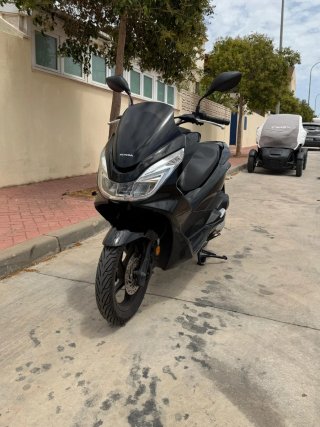 Honda PCX 125 Negro - Muy Buen Estado