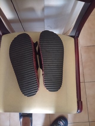 Sandalias de mujer negras y rosas