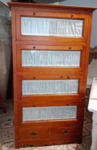 Vitrina madera puertas cristal