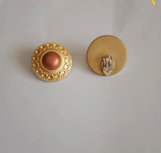 Dos pares de pendientes vintage dorados