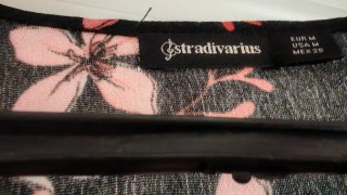 Camisola Stradivarius flores