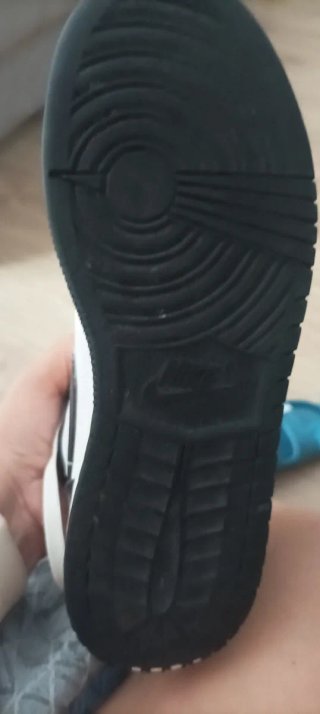 Nike Air Jordan 1 Mid Amarillo Negro