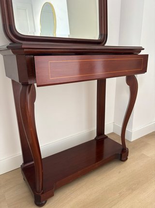 Mueble de entrada de caoba con espejo