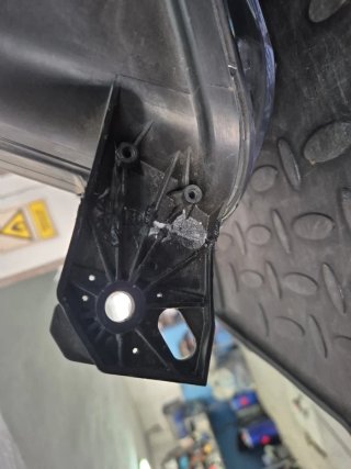 Faro Izquierdo Peugeot Rifter patillas reparada