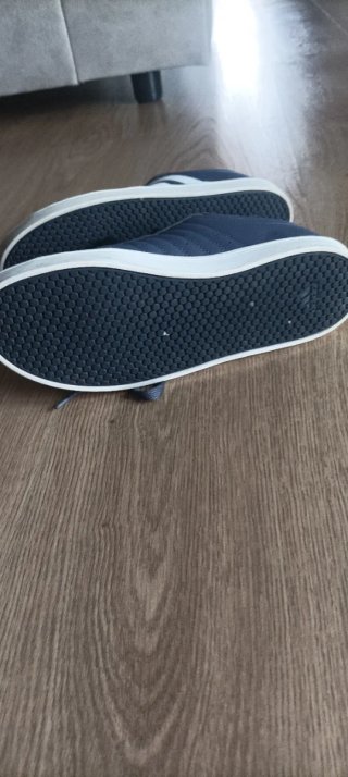 Deportivas Adidas Azul Marino y Blanco