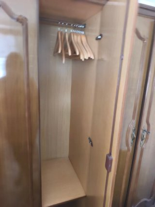 Armario ropero antiguo de madera