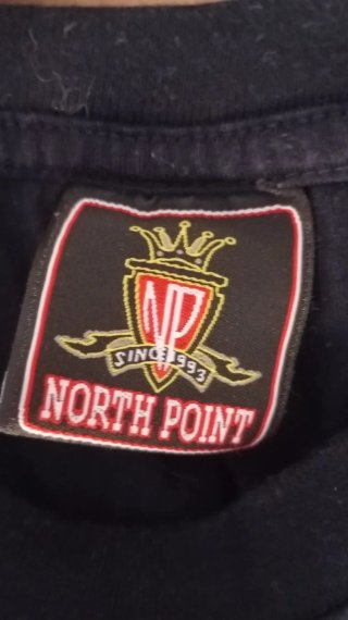 Camiseta North Point negra con diseño estampado