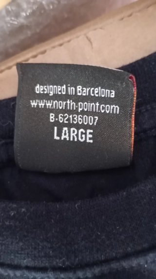 Camiseta North Point negra con diseño estampado