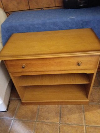 Mesa de TV de madera como nueva