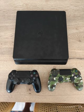 PS4 Slim 500GB + 2 Controller