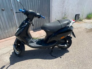 Piaggio Zip Scooter Negro/Blanco