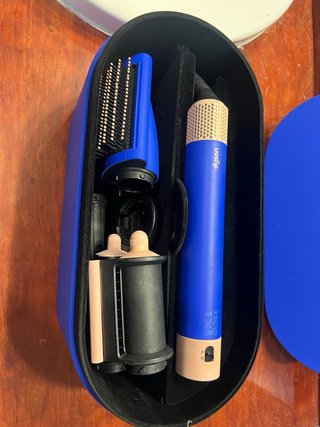Dyson Airwrap 2024 - Estuche Azul y Beige